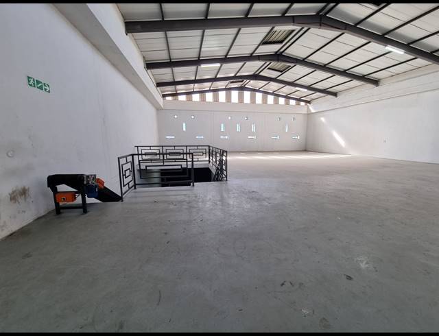 1,499M² WAREHOUSE TO LET IN ORMONDE